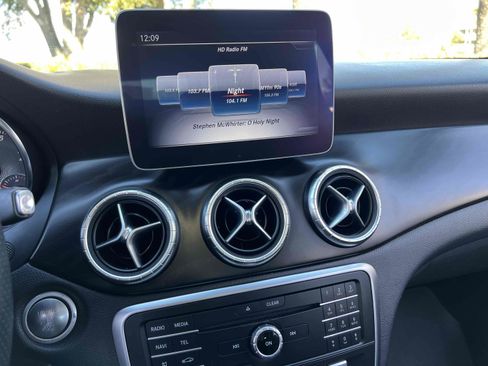 Used 2019 Mercedes-Benz CLA 250 image 5