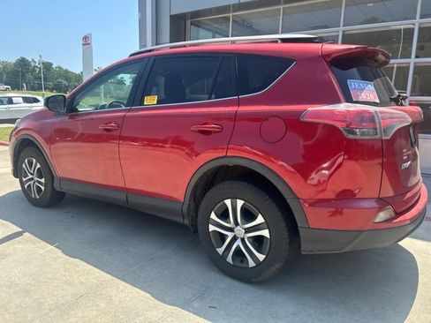 Used 2017 Toyota RAV4 LE FWD image 5