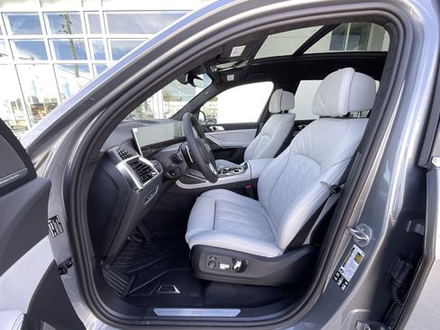 New 2026 BMW X7 xDrive40i w/ Premium Package image 10