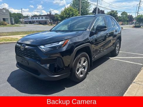 Used 2025 Toyota RAV4 XLE AWD/4WD image 8