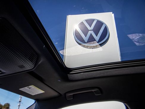 New 2026 Volkswagen Tiguan SE R-Line image 48