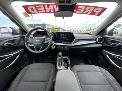 Used 2025 Chevrolet Trax LS FWD image 28