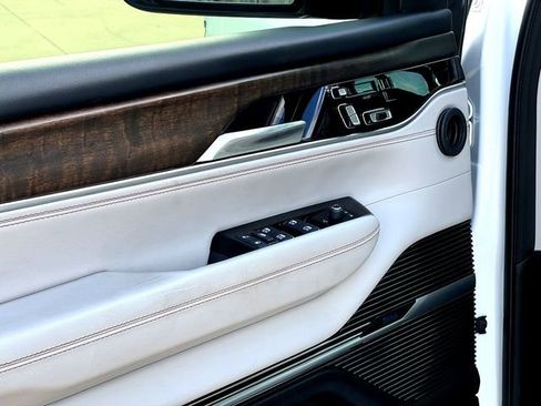 Used 2024 Jeep Grand Wagoneer Series I image 9