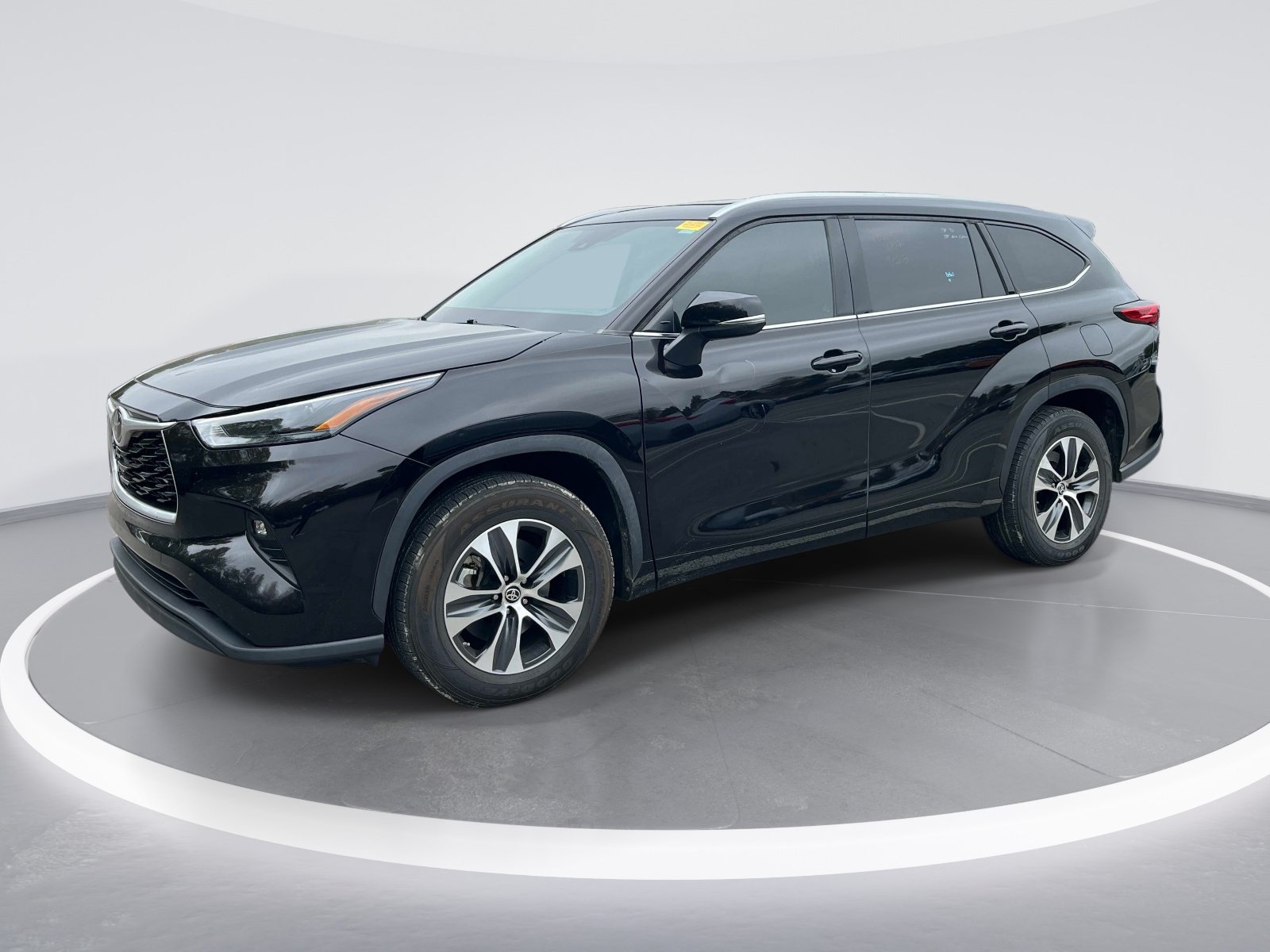 Used 2022 Toyota Highlander XLE FWD image 8