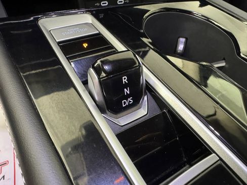 Used 2024 Volkswagen Atlas SE image 23