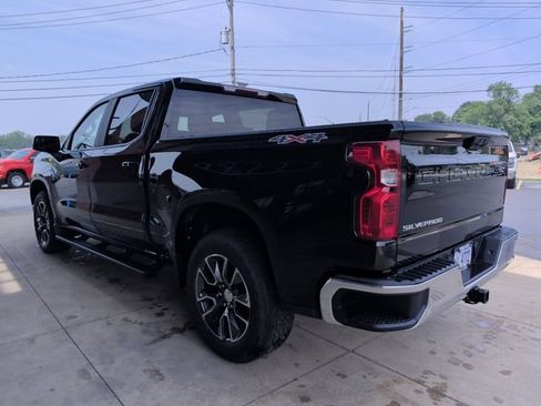 Used 2022 Chevrolet Silverado 1500 LT AWD/4WD image 6