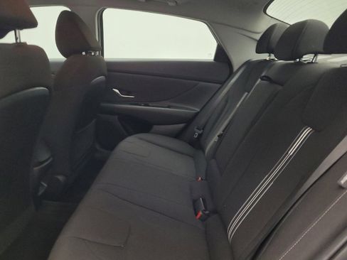Used 2025 Hyundai Elantra SEL FWD image 18