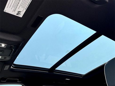 New 2025 Chevrolet Suburban Premier image 15