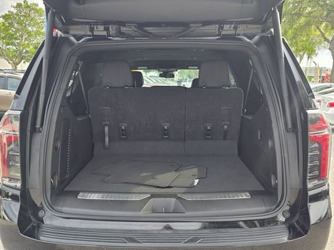 Used 2025 Chevrolet Suburban Z71 AWD/4WD image 9