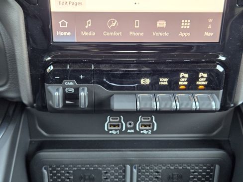New 2026 RAM 2500 Laramie w/ Night Edition AWD/4WD image 17