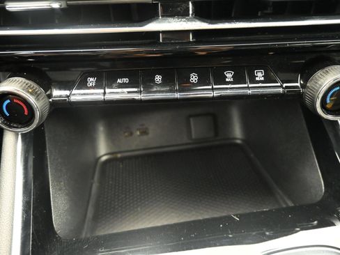 Used 2024 Chevrolet Traverse LS FWD image 16
