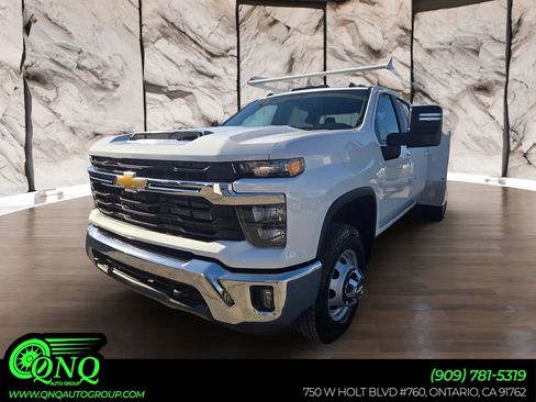 Used 2025 Chevrolet Silverado 3500 LT w/ Convenience Package image 1