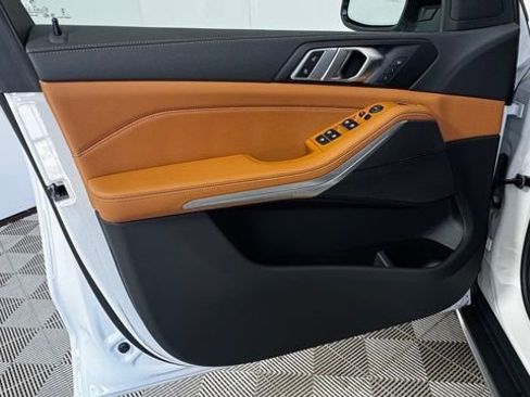 Used 2023 BMW X5 xDrive40i w/ Premium Package image 9