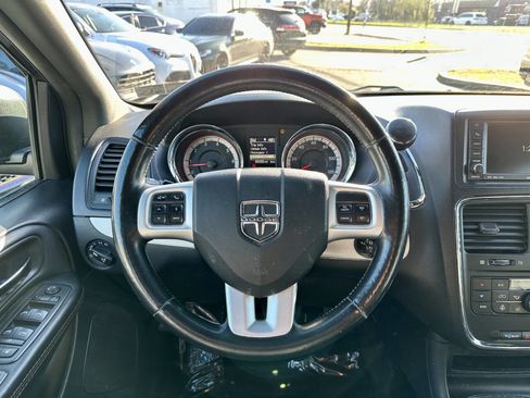 Used 2017 Dodge Grand Caravan GT image 21
