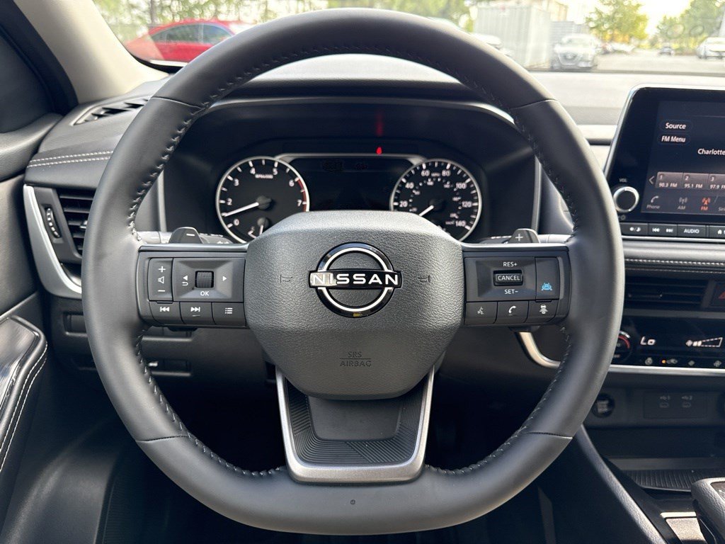 Used 2026 Nissan Rogue Dark Armor FWD image 32