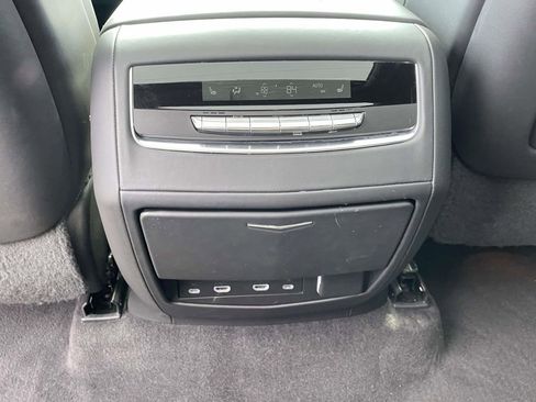 Used 2022 Cadillac Escalade ESV Sport Platinum w/ Heavy-Duty Trailer Package image 15