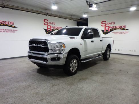 Used 2024 RAM 2500 Big Horn AWD/4WD image 1