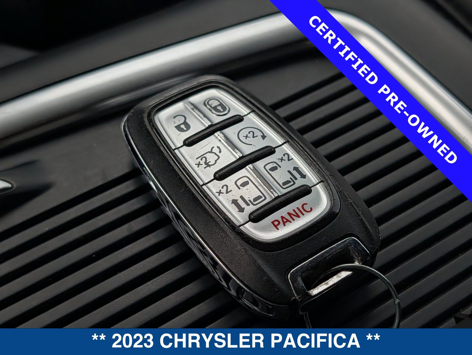Used 2023 Chrysler Pacifica Touring-L FWD image 35