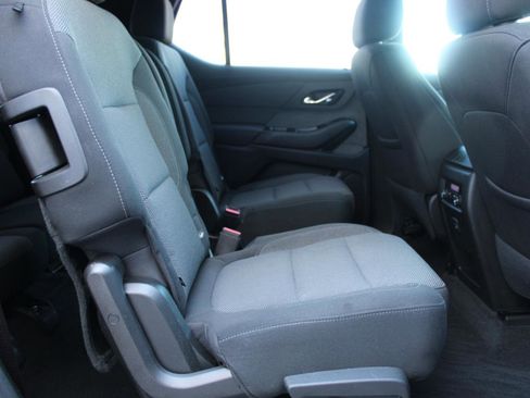 Used 2022 Chevrolet Traverse LT image 46