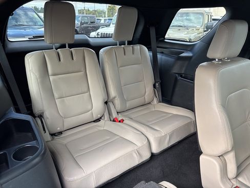 Used 2018 Ford Explorer XLT w/ Equipment Group 202A image 18