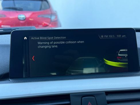 Used 2018 BMW 320i xDrive Sedan w/ Convenience Package image 9