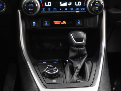 Used 2022 Toyota RAV4 XLE Premium AWD/4WD image 19