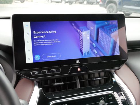 New 2024 Toyota Venza Limited image 22