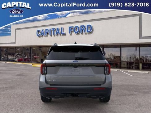 New 2026 Ford Explorer Active RWD image 5