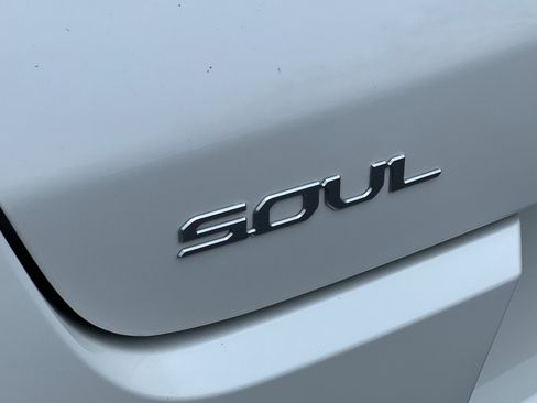 Used 2023 Kia Soul LX image 25