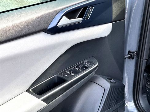 Used 2022 Volkswagen Taos SE image 12