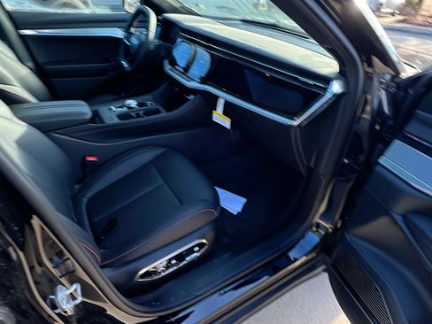 Used 2024 Jeep Wagoneer Launch Edition image 21