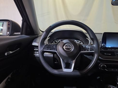 Used 2024 Nissan Altima 2.5 SV FWD image 11