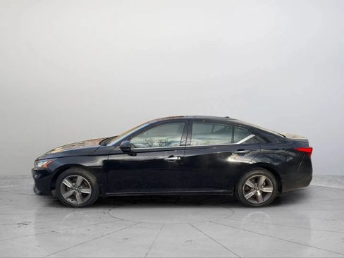 Used 2019 Nissan Altima 2.5 SV image 2