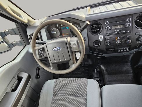 Used 2013 Ford F250 XL w/ XL Value Pkg image 3