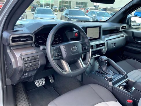 Used 2025 Toyota Tacoma TRD Sport image 17