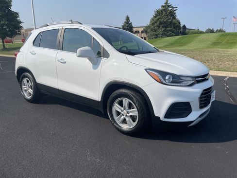 Used 2019 Chevrolet Trax LT w/ LT Convenience Package FWD image 7