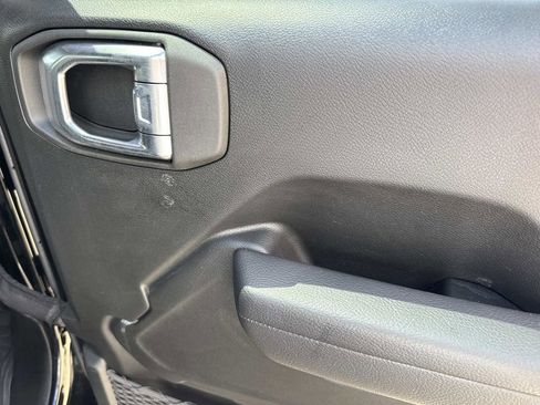 Used 2024 Jeep Wrangler Unlimited image 21