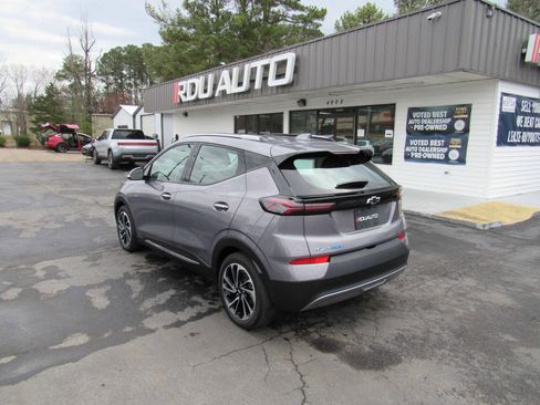 Used 2023 Chevrolet Bolt EUV Premier w/ Sun & Sound Package image 9