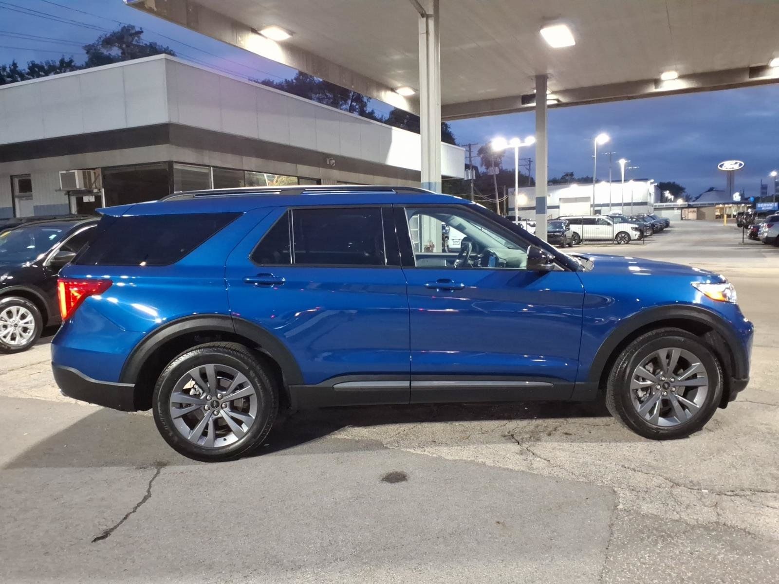 Certified 2022 Ford Explorer XLT w/ Equipment Group 202A AWD/4WD image 2