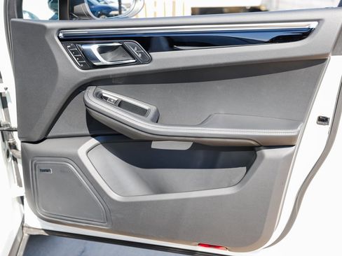 Certified 2025 Porsche Macan Turbo image 26