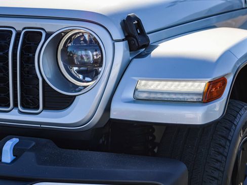 Used 2024 Jeep Wrangler Unlimited Sahara AWD/4WD image 22