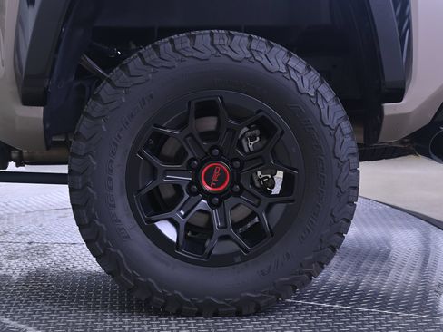 Used 2025 Toyota Tacoma TRD Pro AWD/4WD image 12