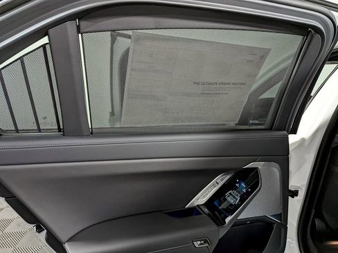 Used 2025 BMW i7 eDrive50 w/ M Sport Package image 35