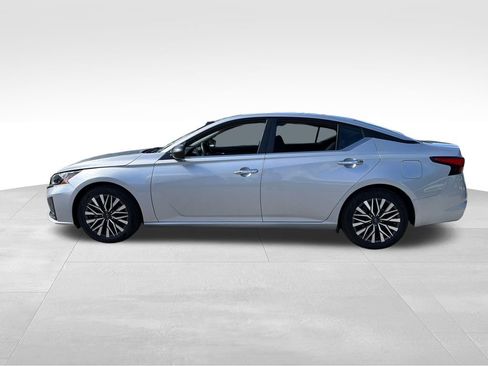 Used 2024 Nissan Altima 2.5 SV FWD image 4