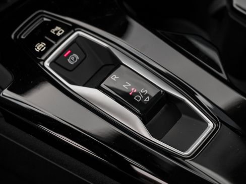 Certified 2025 Audi Q5 Premium w/ Convenience Package image 11