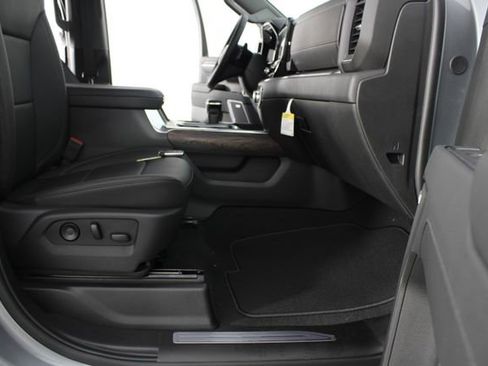 New 2026 GMC Sierra 1500 SLT image 23