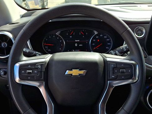 Used 2025 Chevrolet Blazer LT AWD/4WD image 19