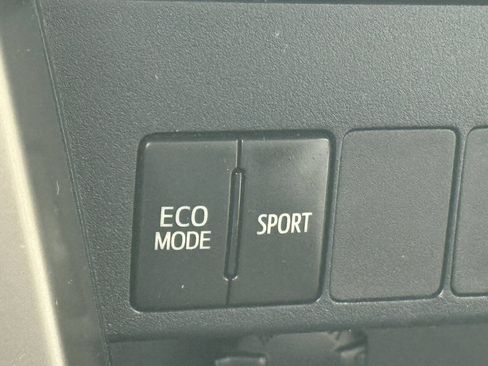 Used 2013 Toyota RAV4 LE image 10