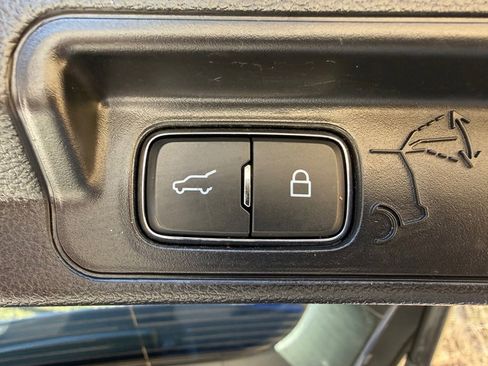 Used 2022 Ford Explorer XLT w/ Equipment Group 202A image 18