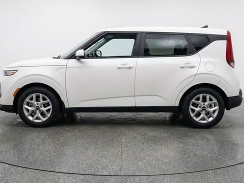 Used 2025 Kia Soul FWD image 5